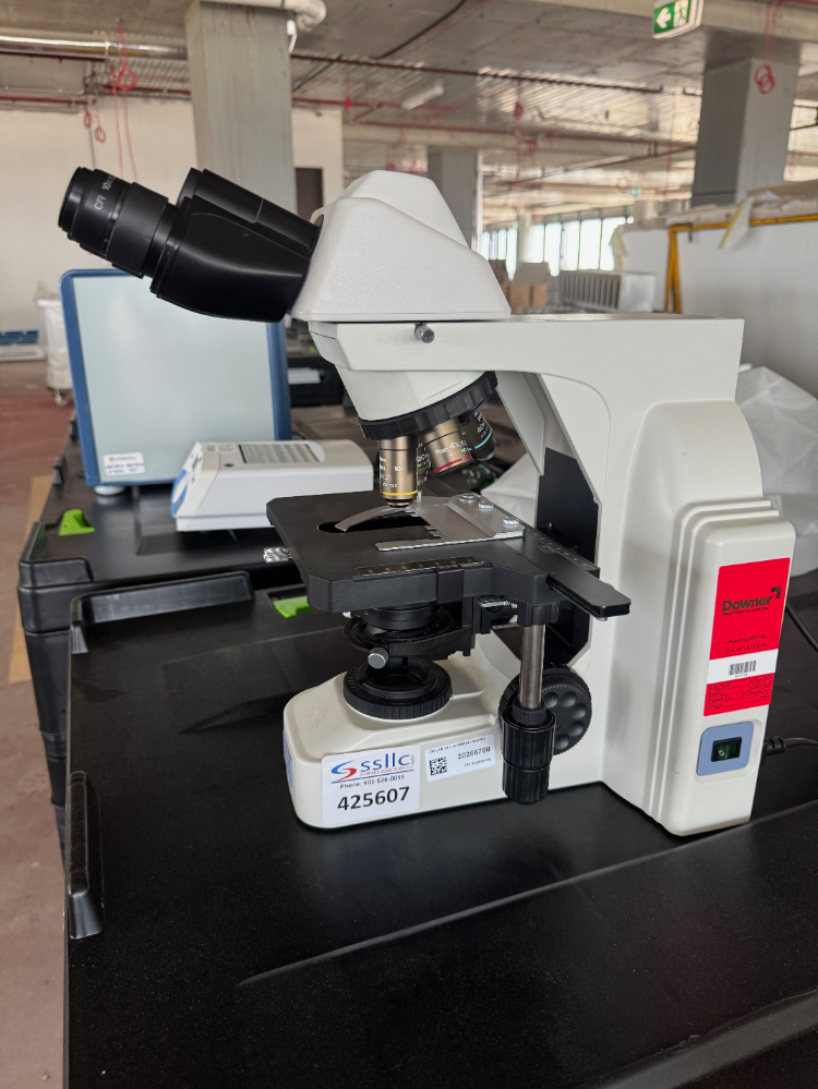 Image of Nikon Eclipse E400 Microscope